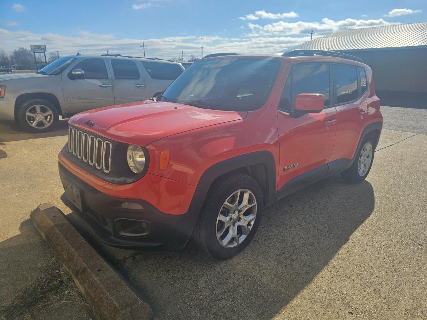 2015 ORANGE Jeep Renegade Latitude FWD (ZACCJABT1FP) with an 2.4L L4 engine, 6-Speed Manual transmission, located at 533 S Seven Points BLVD, Seven Points, TX, 75143, (430) 255-4030, 32.313999, -96.209351 - Photo#0